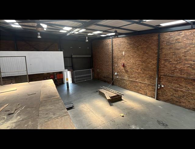 500M² WAREHOUSE TO LET IN SPARTAN